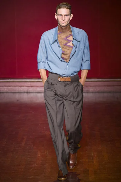 Look 17